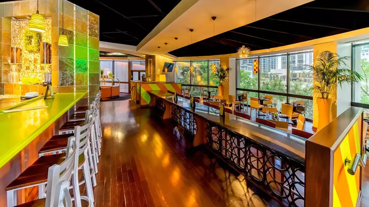 Hyatt Regency Miami P200 Pure Verde 16x9